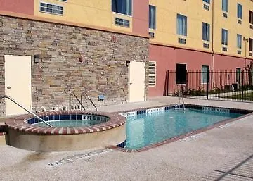 Days Inn & Suites By Wyndham San Antonio Near At&T Center